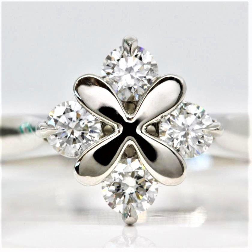 18CT WHITE GOLD & DIAMOND FLOWER RING