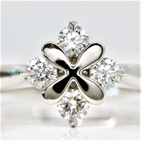 18CT WHITE GOLD & DIAMOND FLOWER RING