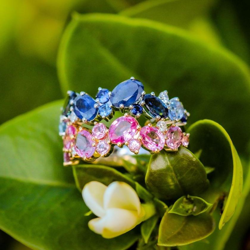 18CT WHITE GOLD & MULTI SAPPHIRE RING