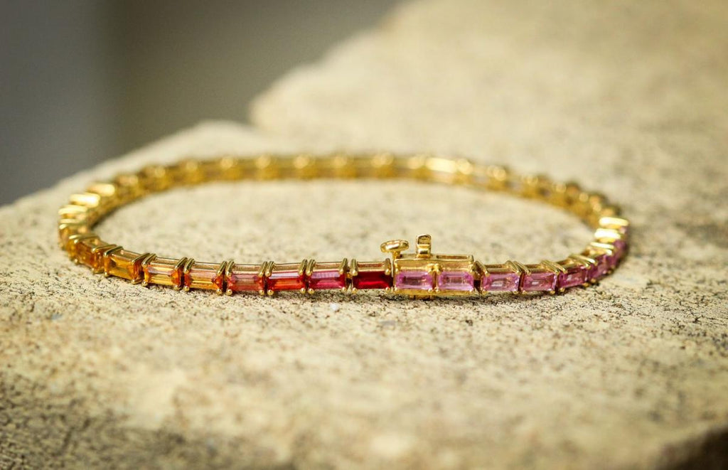 18CT YELLOW GOLD & RAINBOW SAPPHIRE BRACELET