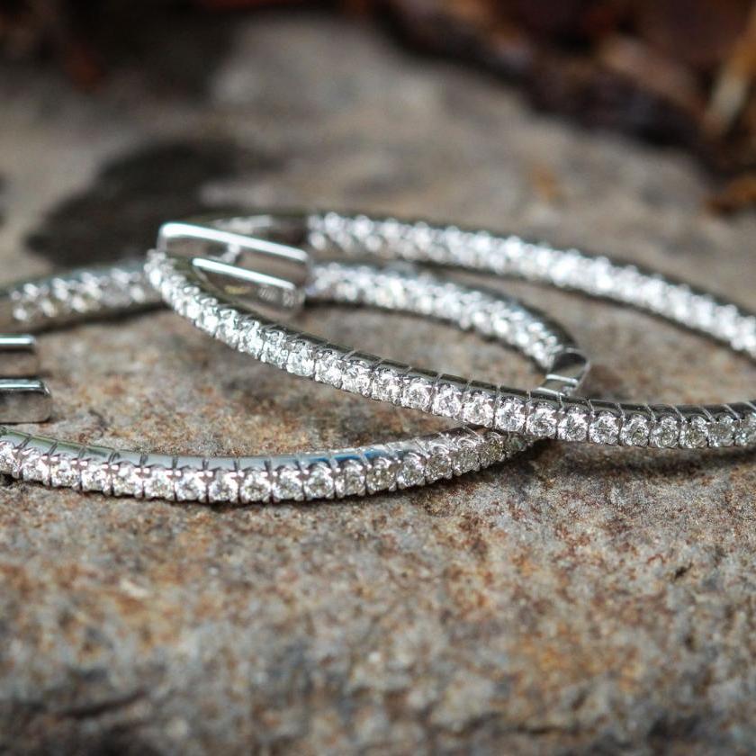 18CT WHITE GOLD DIAMOND OVAL HOOP EARRINGS