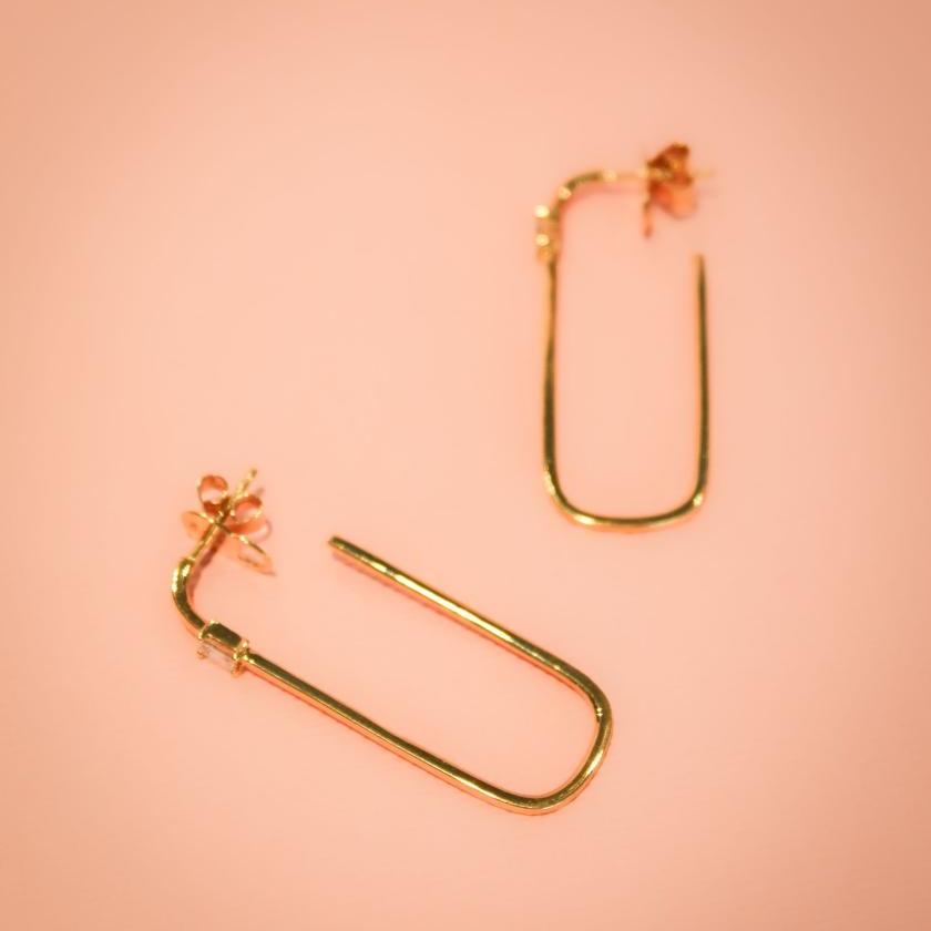18CT YELLOW GOLD & DIAMOND RECTANGLE HOOPS