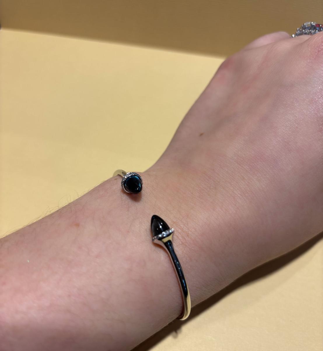 18CT WHITE GOLD & LONDON BLUE TOPAZ CUFF BANGLE