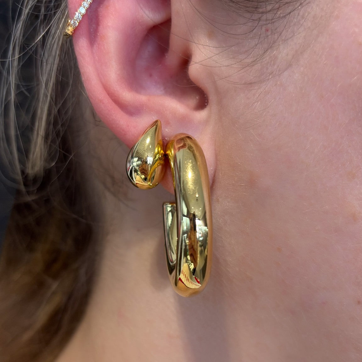 18CT YELLOW GOLD ITALIAN HOOP EARRINGS