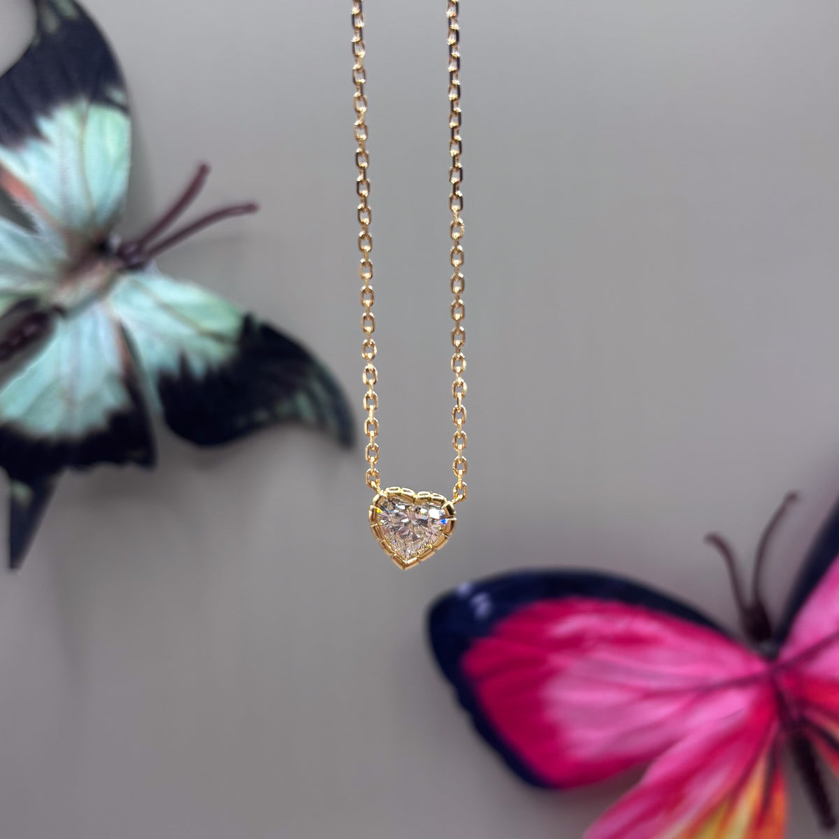 18CT YELLOW GOLD DIAMOND HEART NECKLACE