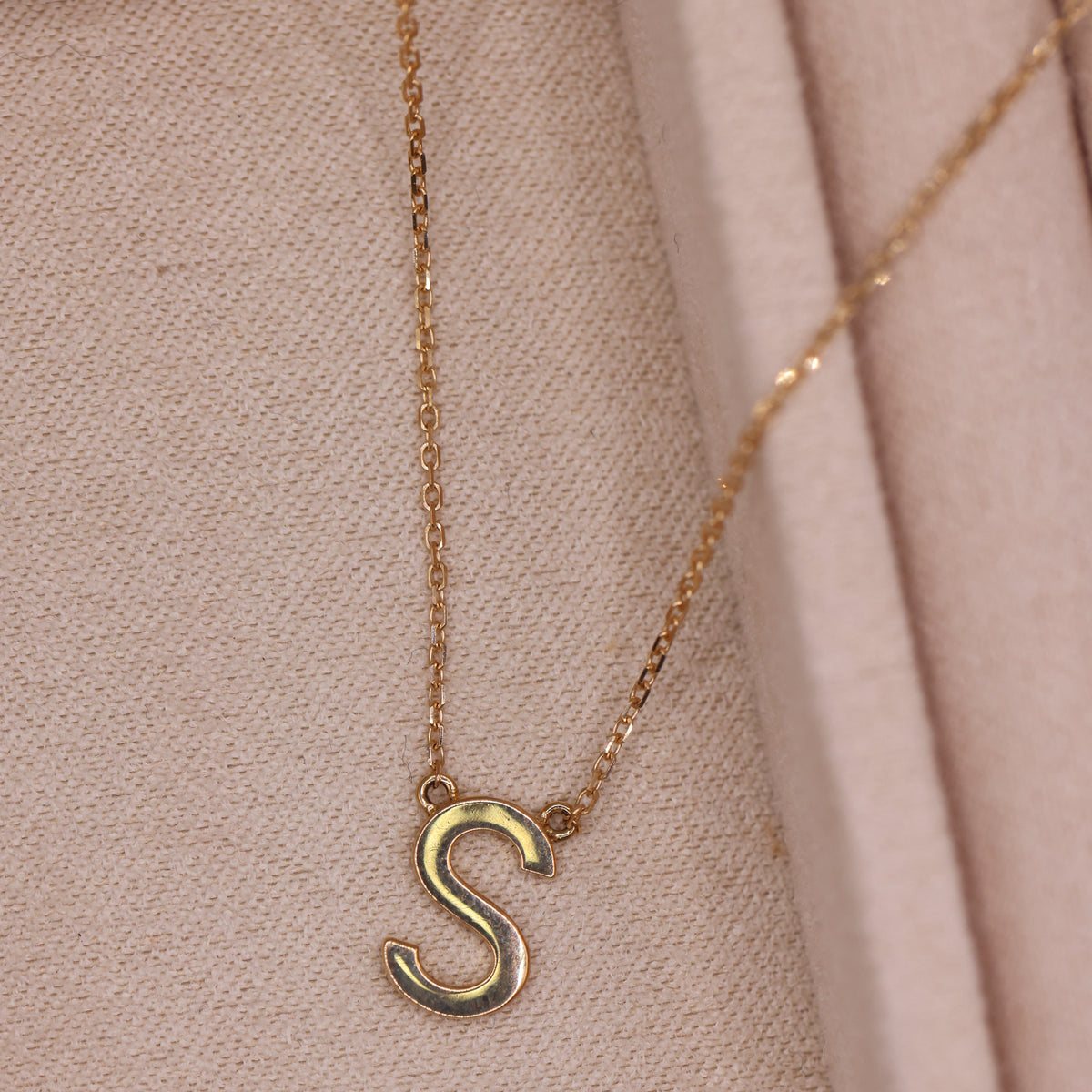 18ct Yellow Gold "S" Pendant Necklace