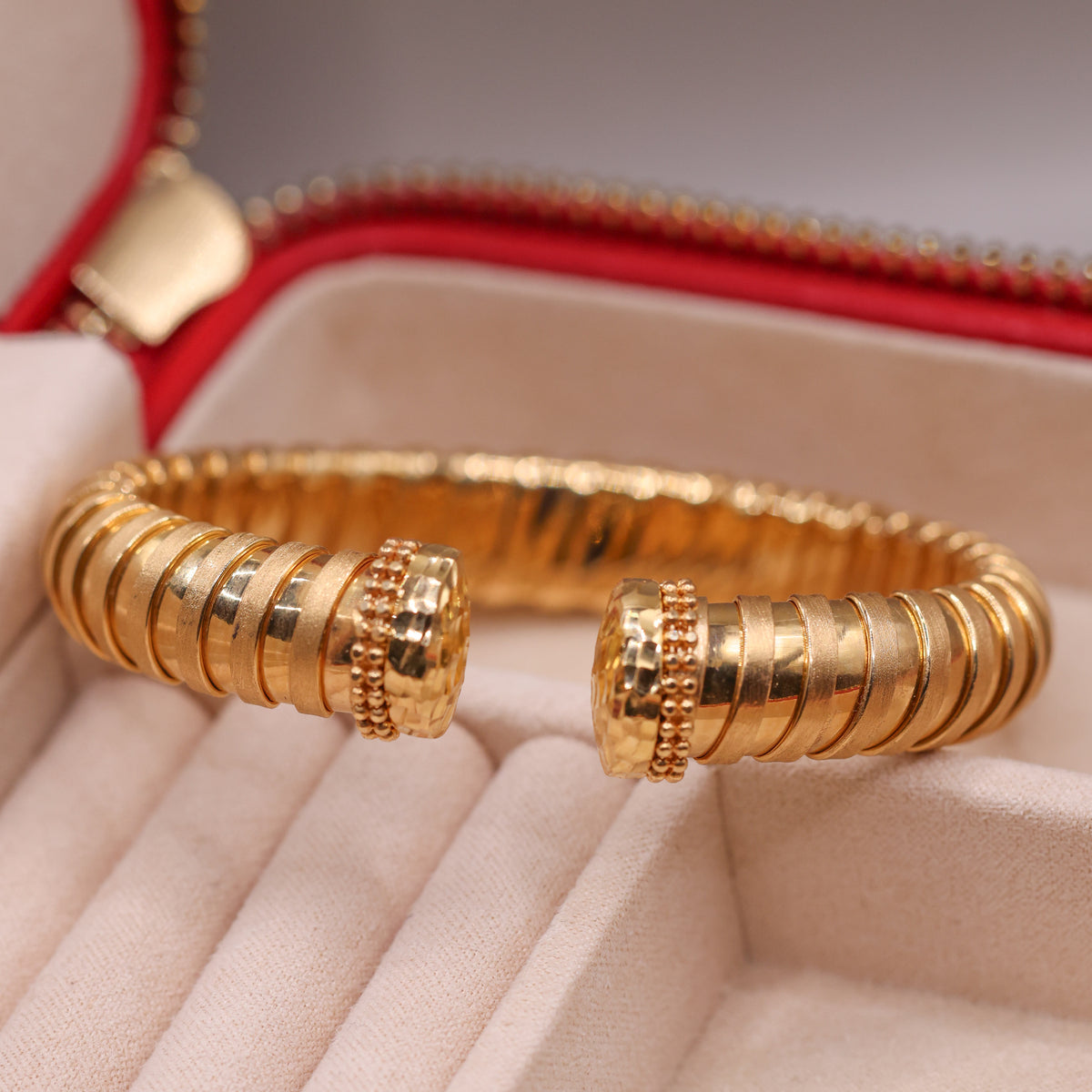 18CT ITALIAN YELLOW GOLD TOBAGO LINK CUFF BANGLE