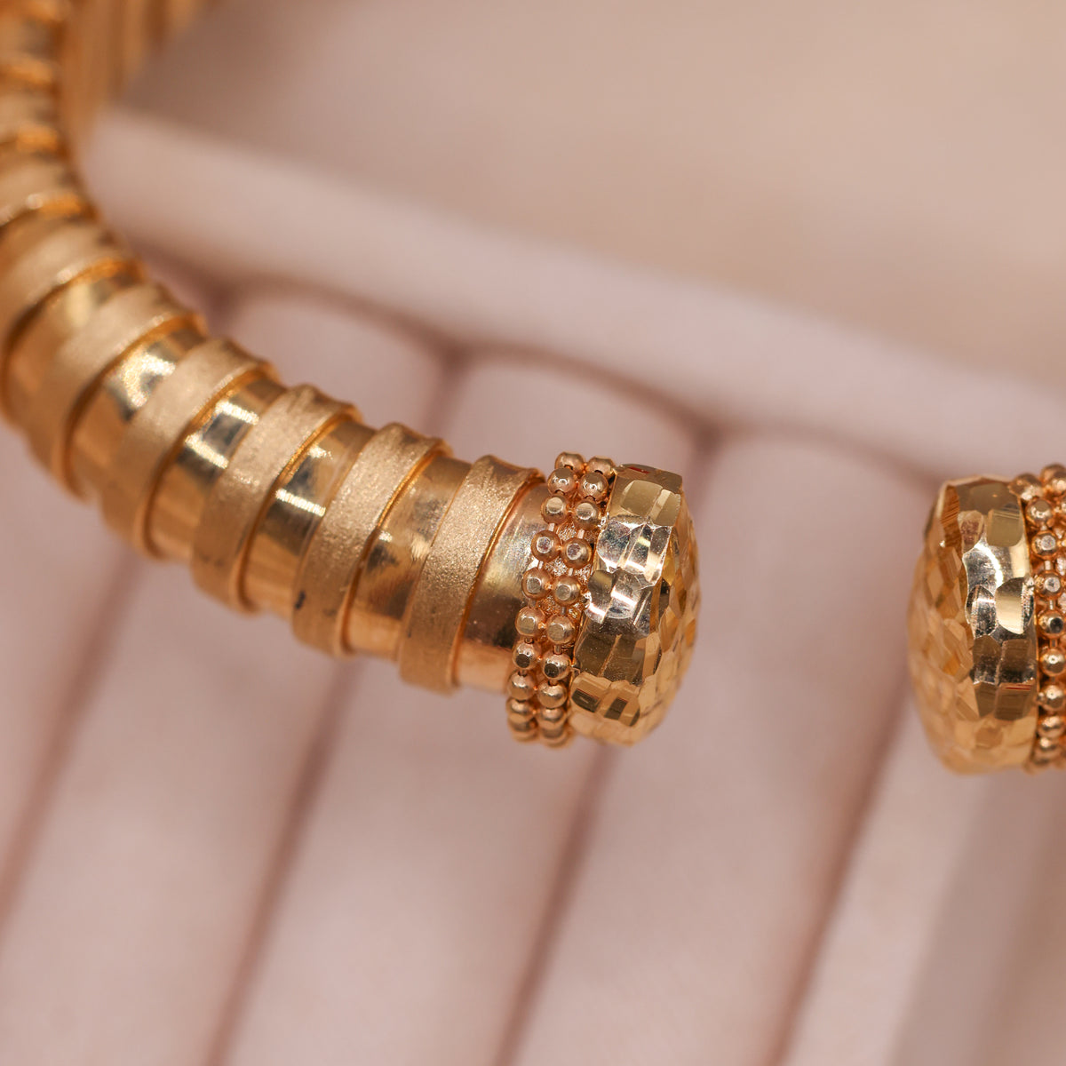 18CT ITALIAN YELLOW GOLD TOBAGO LINK CUFF BANGLE