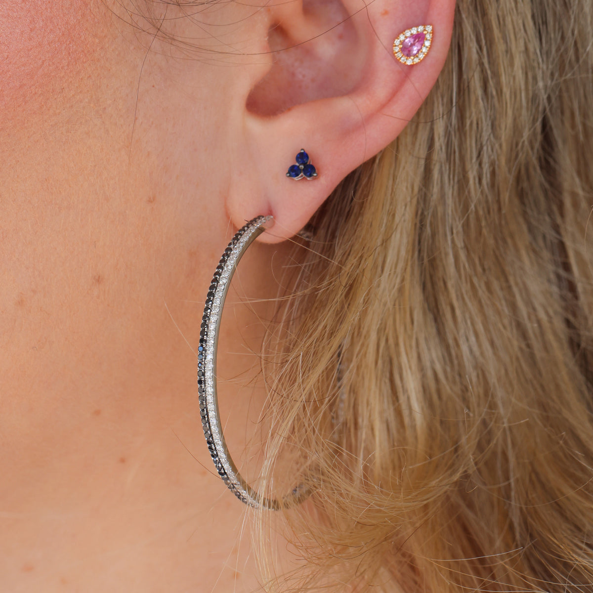 18CT WHITE GOLD WHITE AND BLACK DIAMOND HOOPS