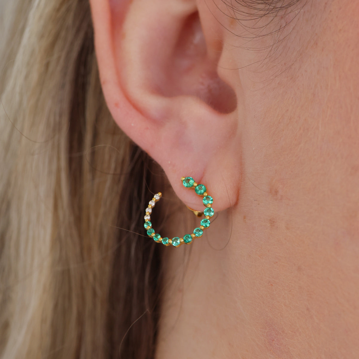18CT YELLOW GOLD EMERALD & DIAMOND OPEN CIRCLE STUDS