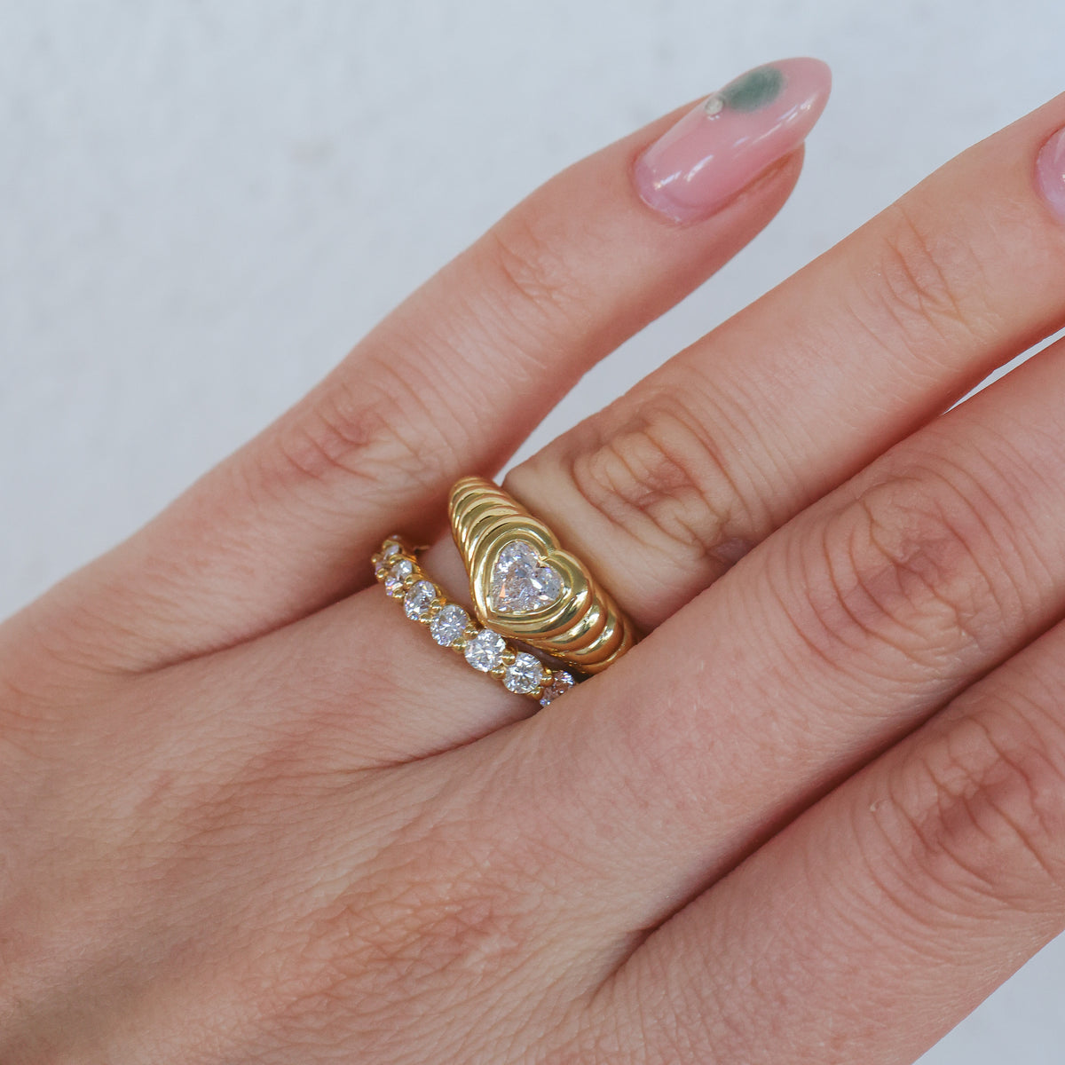 18CT YELLOW GOLD AND HEART DIAMOND RING