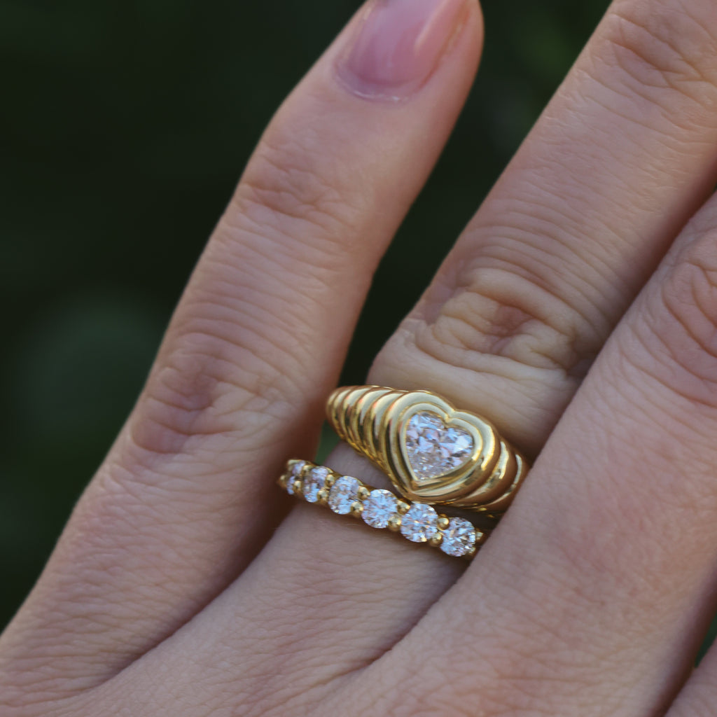 18CT YELLOW GOLD AND HEART DIAMOND RING