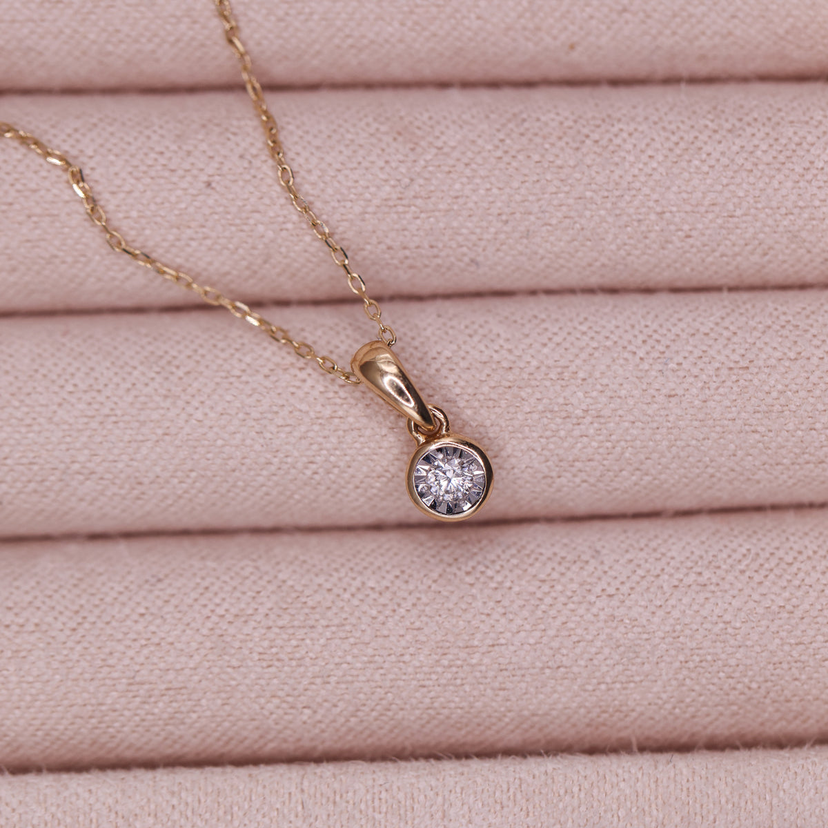 14CT YELLOW GOLD TRACE CHAIN WITH DIAMOND MIRCALE SET PENDANT