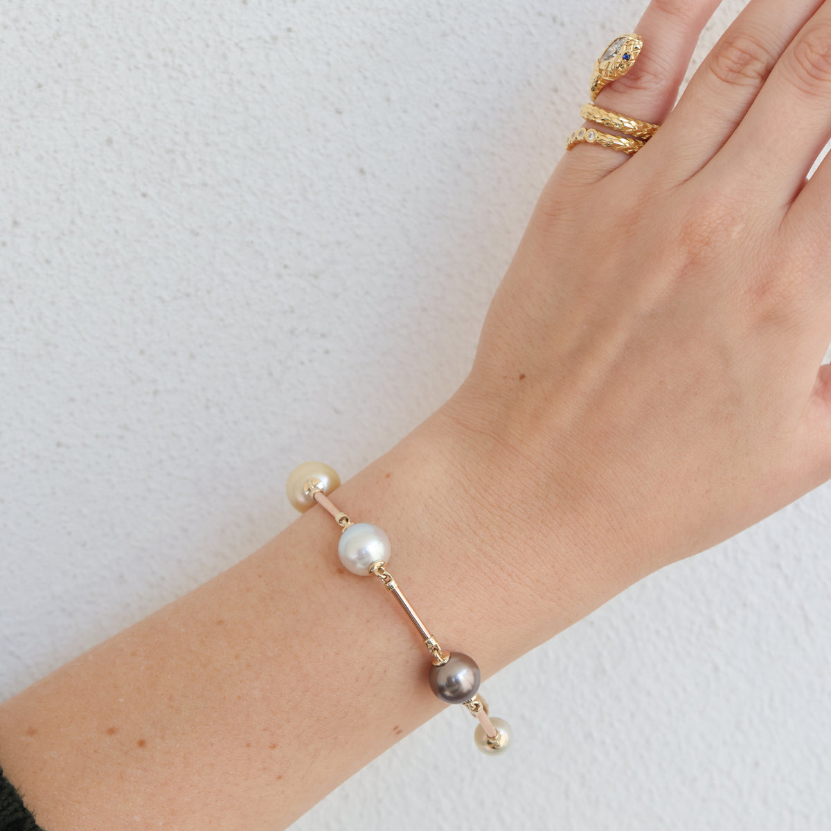 HAND MADE PEARL BRACLET