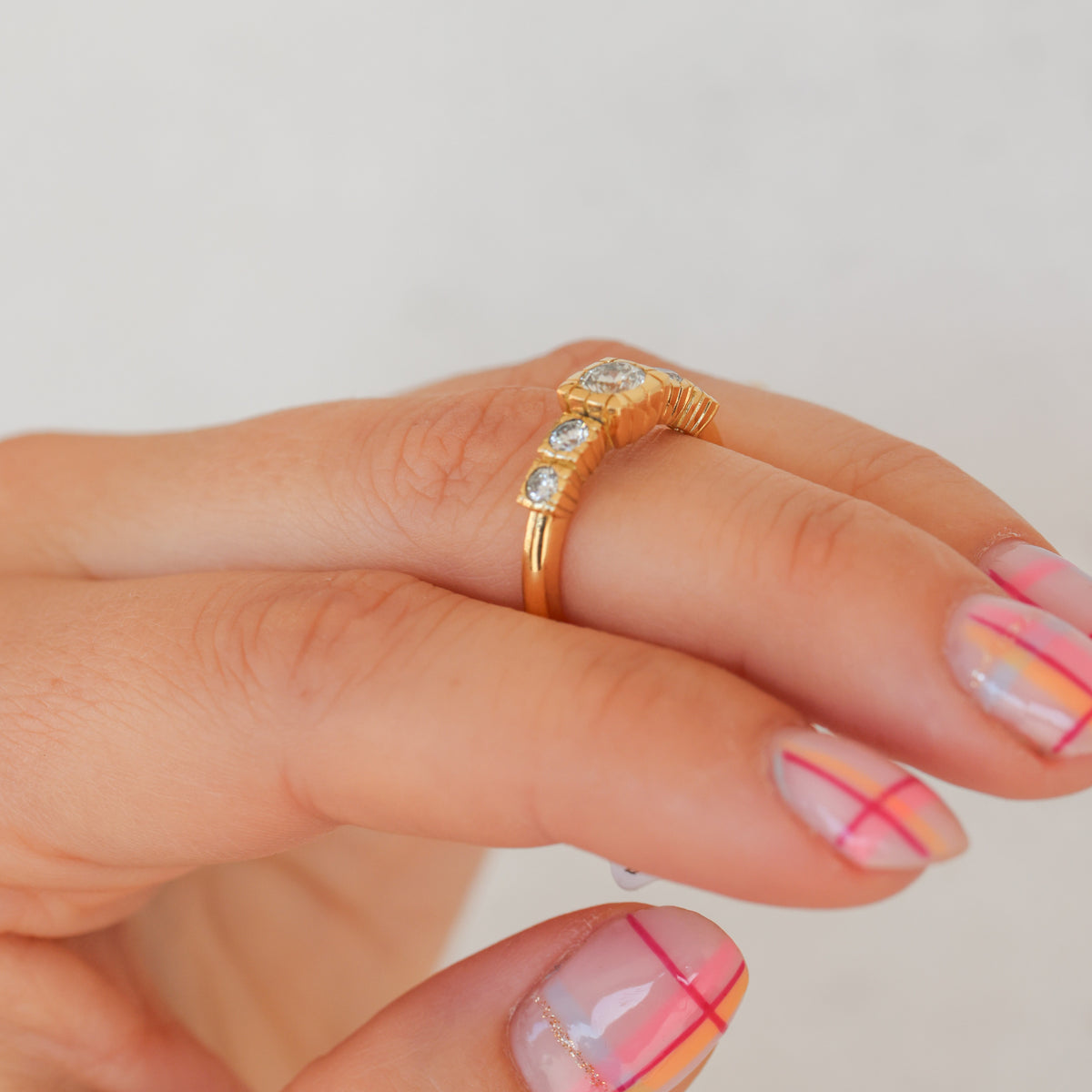 FIVE STONE DIAMOND RING.