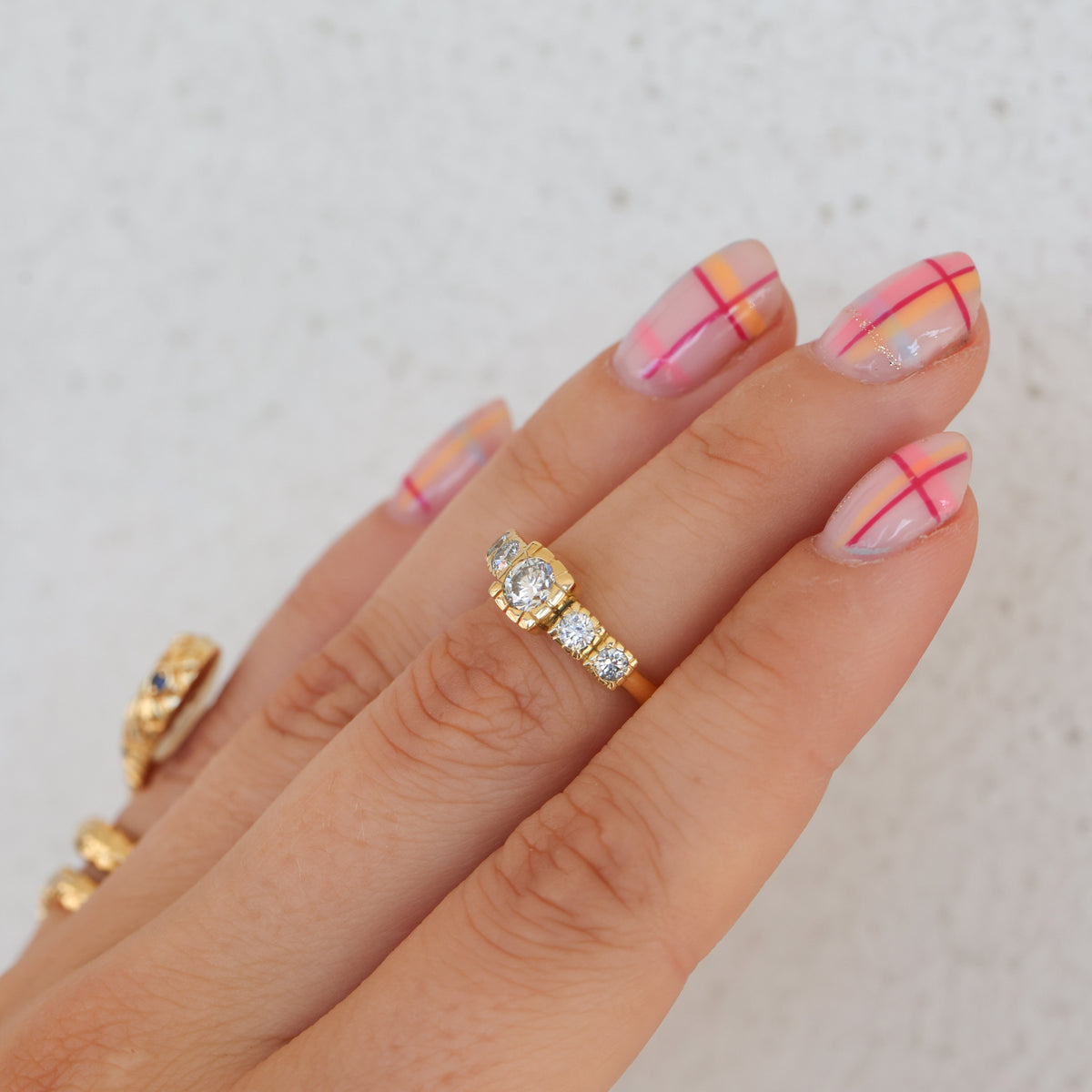 FIVE STONE DIAMOND RING.