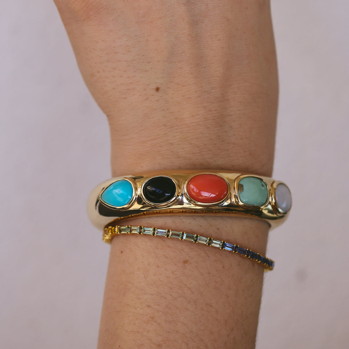 9CT YELLOW GOLD OPAQUE STONE BANGLE