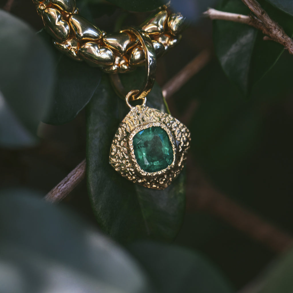 18CT YELLOW GOLD AND EMERALD PENDANT