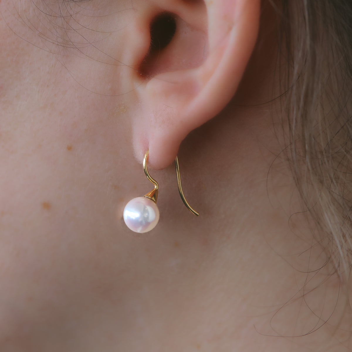JAPANESE AKOYA PEARL HOOK EARRINGS