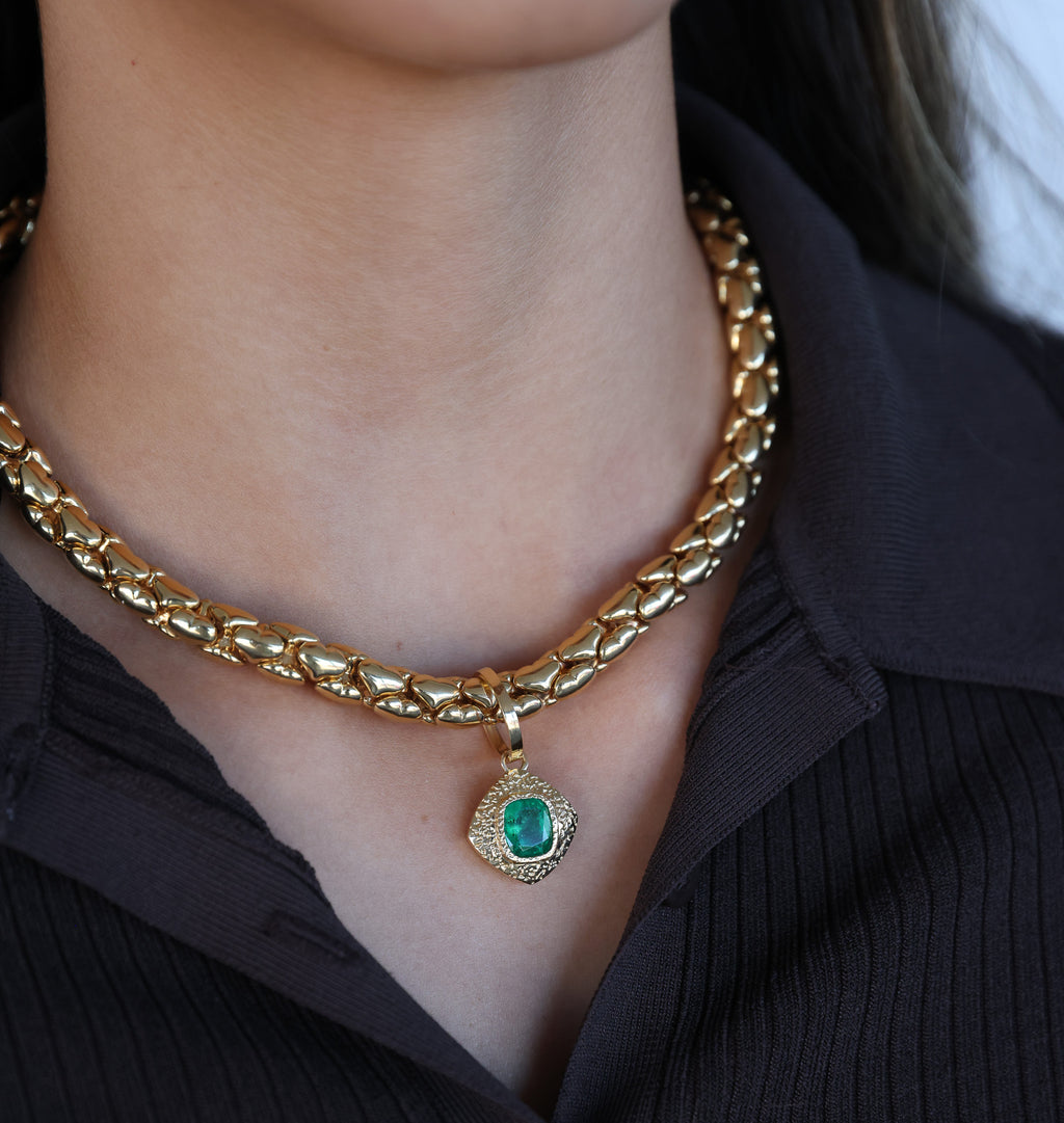 18CT YELLOW GOLD AND EMERALD PENDANT