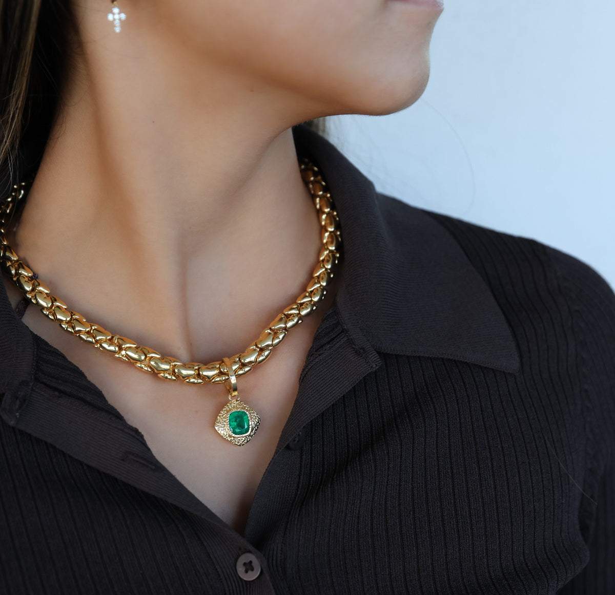 18CT YELLOW GOLD AND EMERALD PENDANT