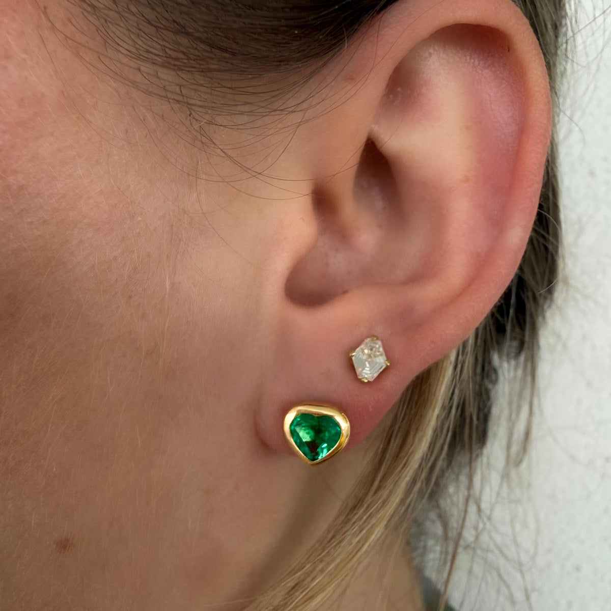 EMERALD HEART STUDS