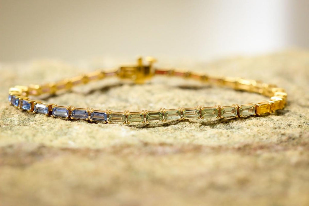 18CT YELLOW GOLD & RAINBOW SAPPHIRE BRACELET