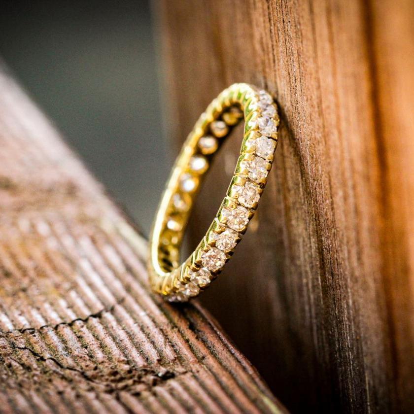 18CT YELLOW GOLD & DIAMOND FULL ETERNITY RING