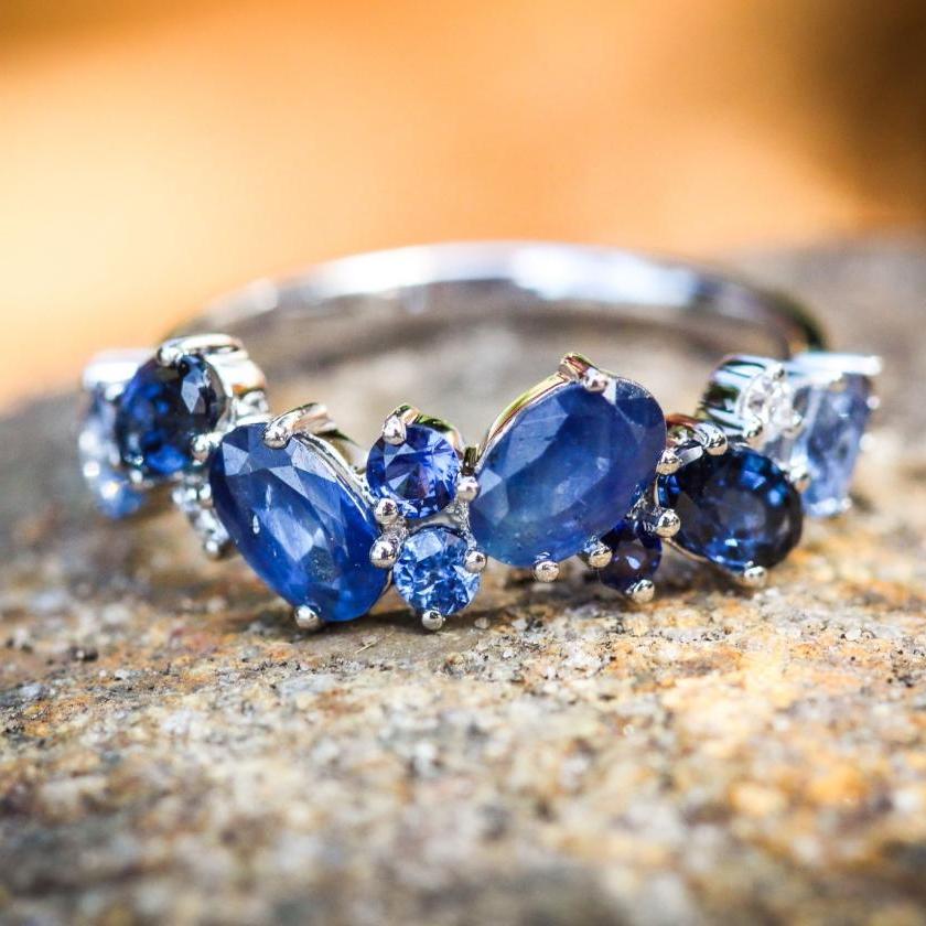 18CT WHITE GOLD & MULTI SAPPHIRE RING