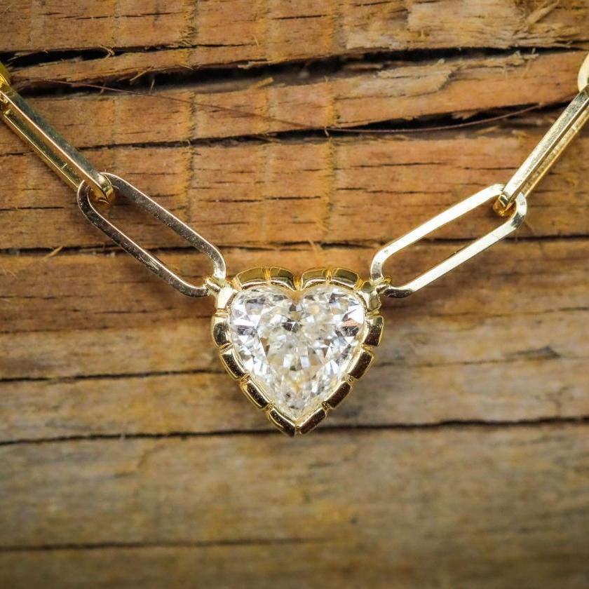 18CT YELLOW GOLD DIAMOND HEART NECKLACE