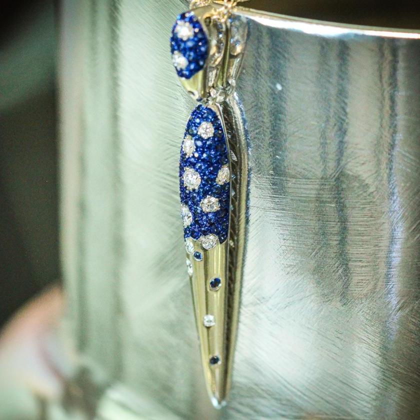 SAPPHIRE & DIAMOND PENDANT