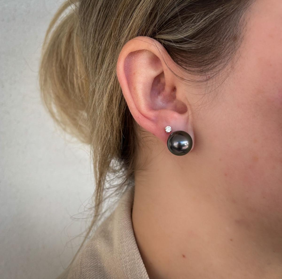 18CT WHITE GOLD TAHITIAN PEARL STUDS