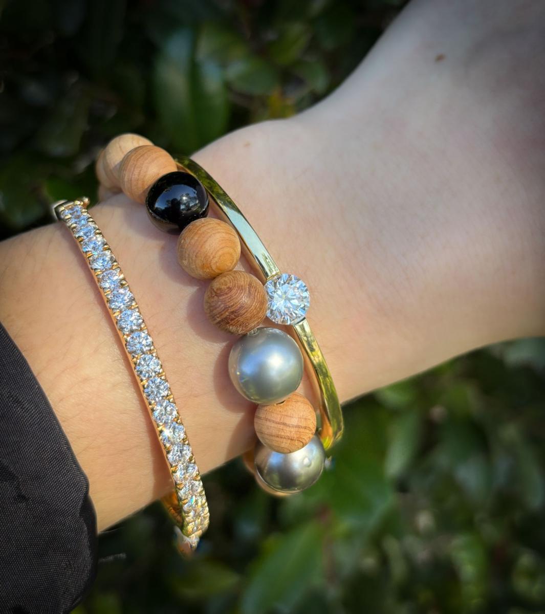 SANDALWOOD ONYX AND TAHITIAN PEARL BRACELET
