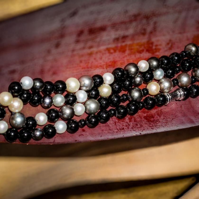 The Pearl & Onyx Strand