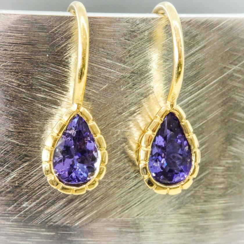 Elegant 18ct Yellow Gold Tanzanite Drop Earrings