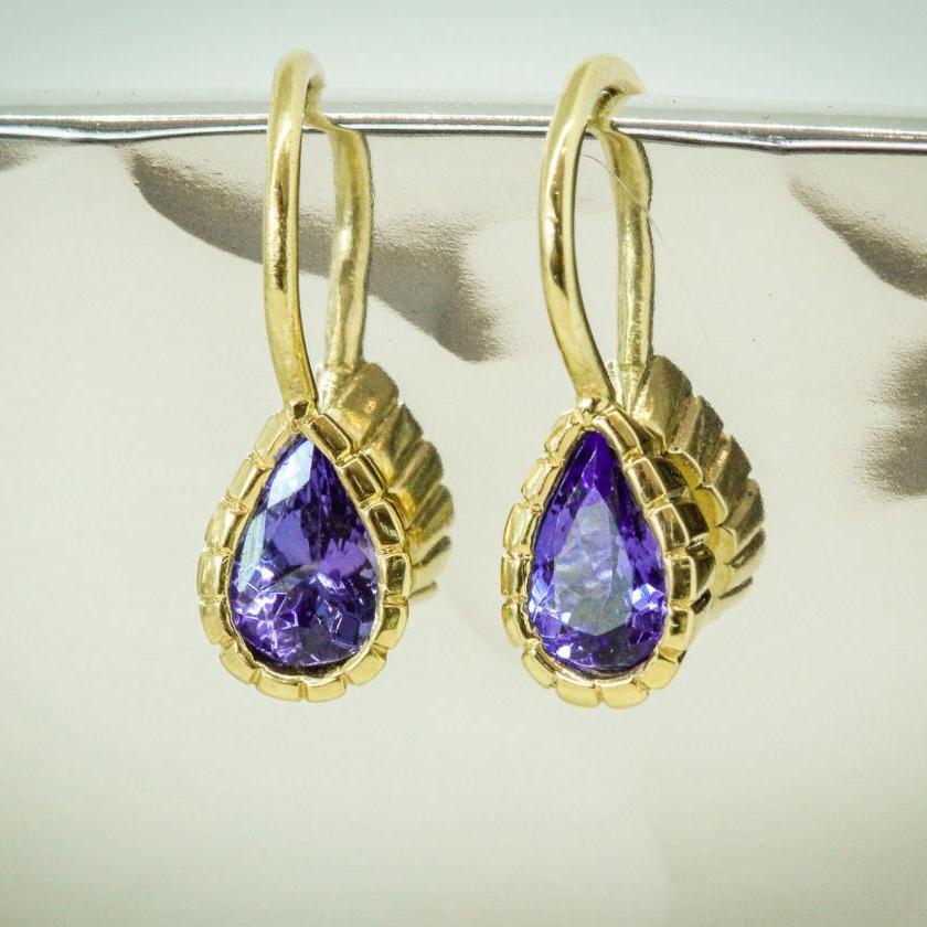 Elegant 18ct Yellow Gold Tanzanite Drop Earrings