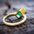 Colombian Elegance: 18ct Yellow Gold and Emerald Statement Ring