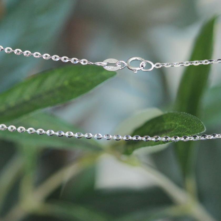 The White Gold Hammered Trace Chain - Fine