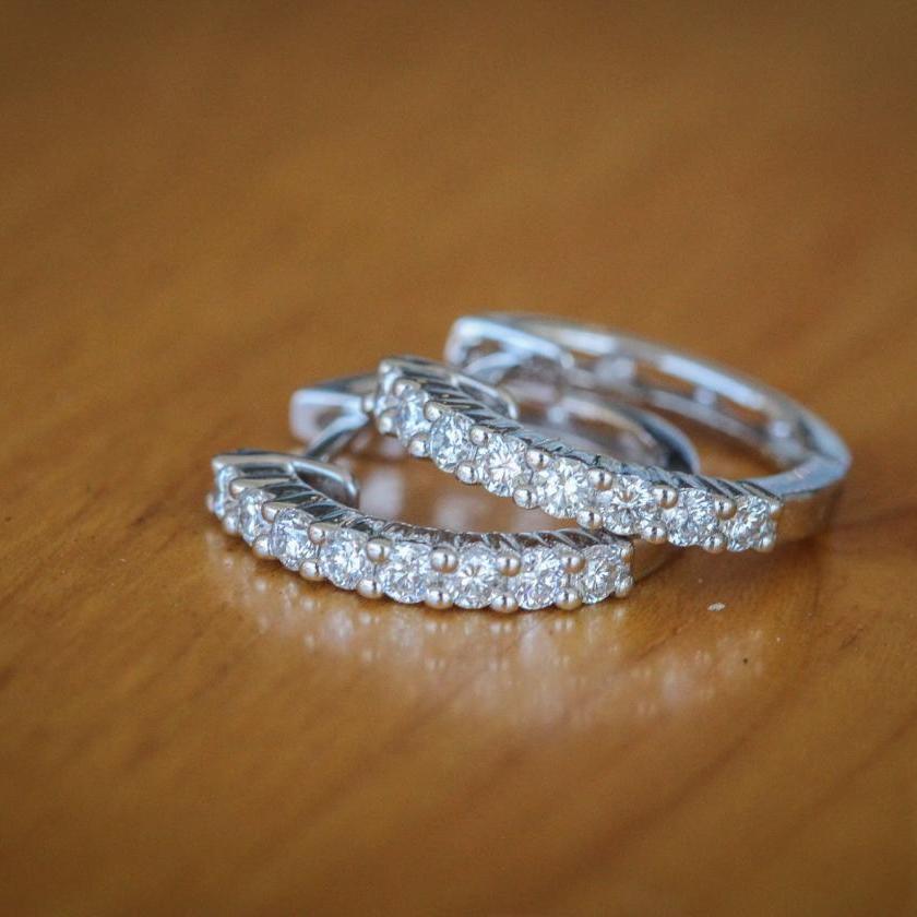 THE SMALL DIAMOND HOOPS