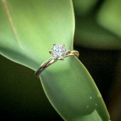 The Diamond Solitaire Engagment Ring - Round